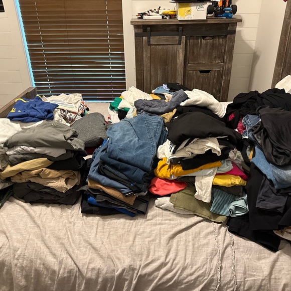 Assorted Clothing Bundle 160 pieces - Picture 3 of 3